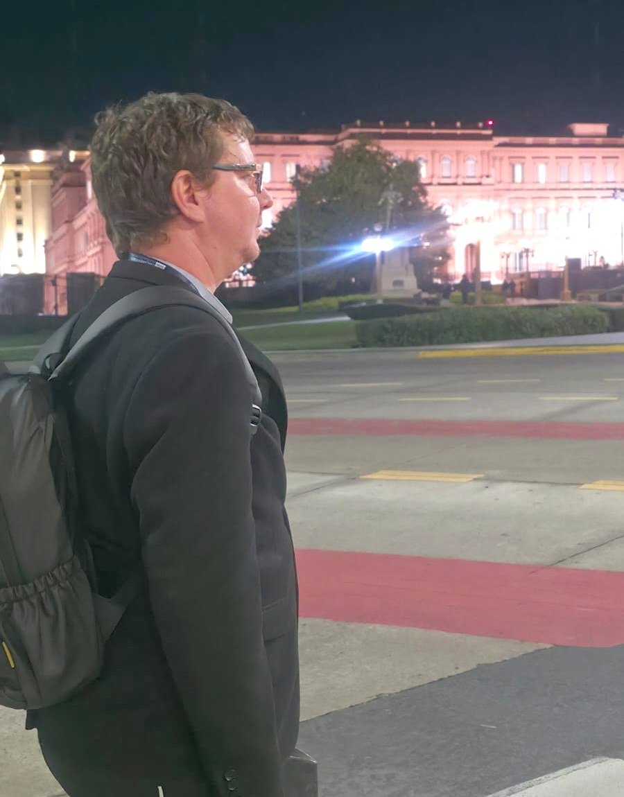 Enzo Steier frente al Congreso